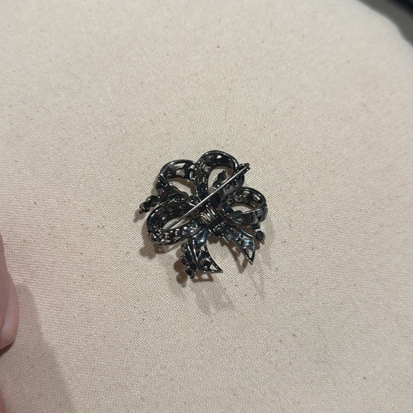 Vintage Signed MONET Geometric black Rhinestone BROOCH Pin - Picture 3 of 4